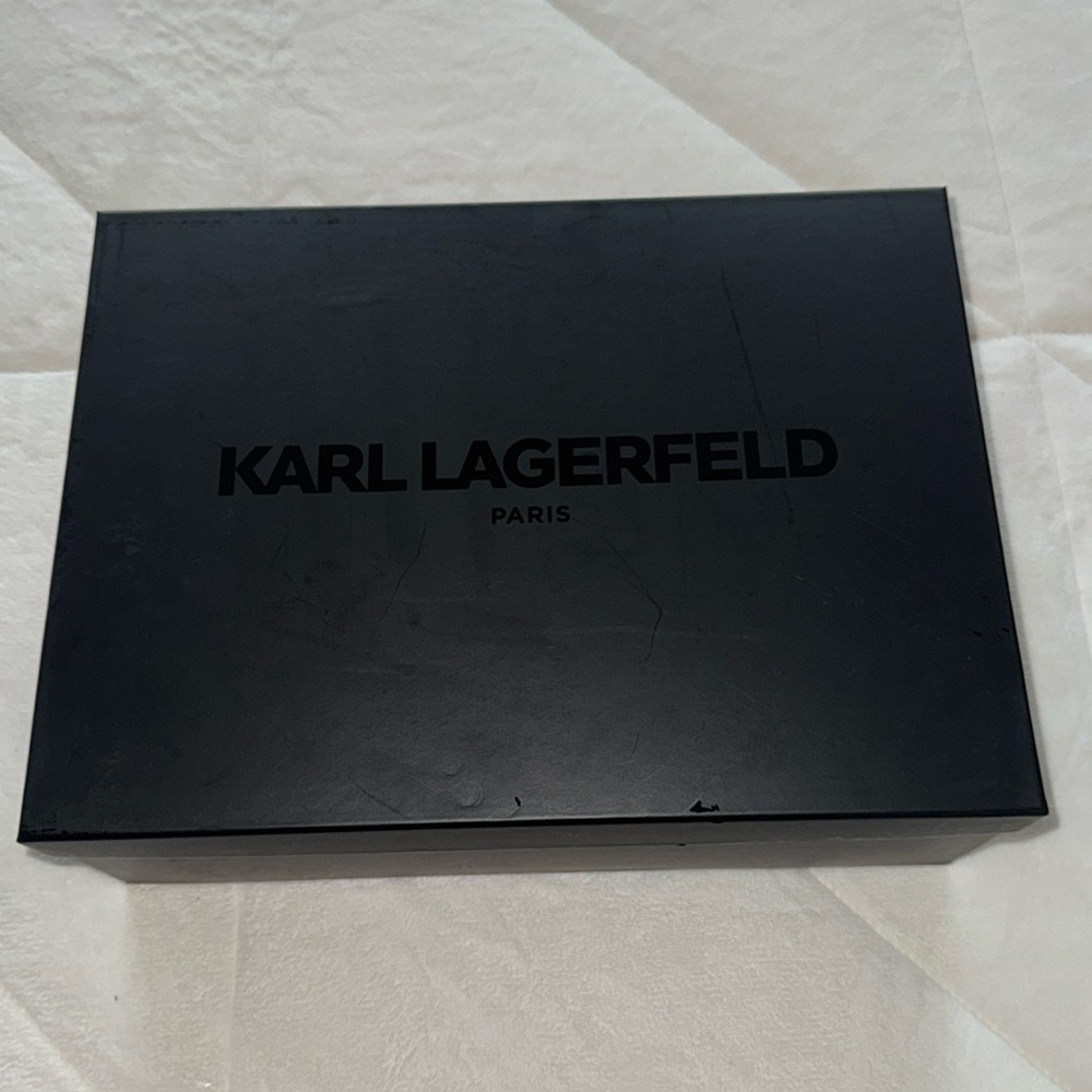 Karl Lagerfeld Box vacant
